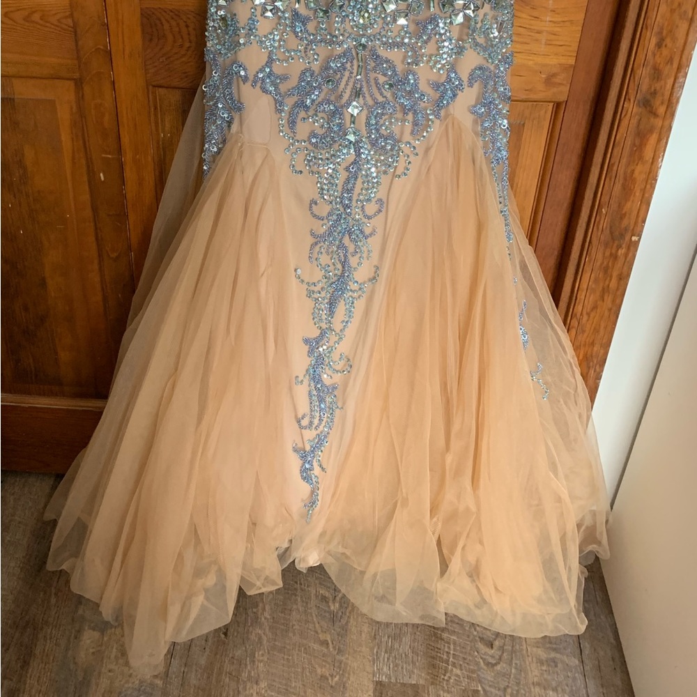 PROM DRESS - Picture 2 of 11